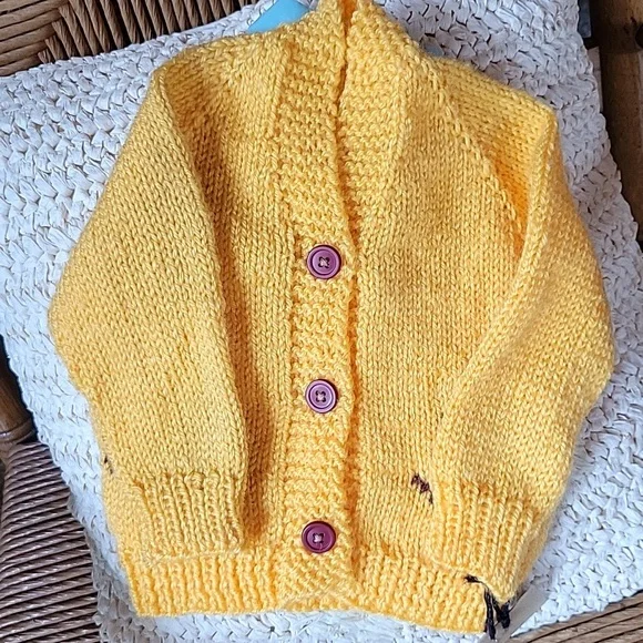 Handmade toddler cardigan, corn yellow with burgandy rocking horses, sz 18 month - Picture 3 of 10